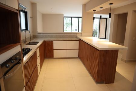 Casa de condomínio para alugar com 271m², 4 quartos e 3 vagascozinha