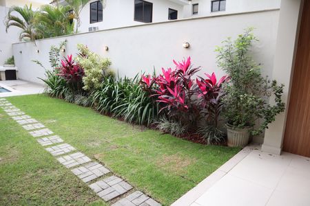 Casa de condomínio para alugar com 271m², 4 quartos e 3 vagasquintal