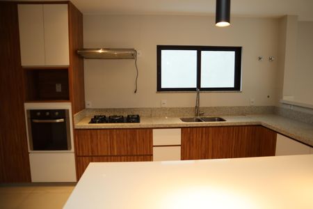 Casa de condomínio para alugar com 271m², 4 quartos e 3 vagascozinha
