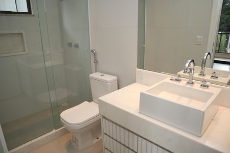 Casa de condomínio para alugar com 271m², 4 quartos e 3 vagasbanheiro 2