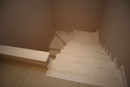 Casa de condomínio para alugar com 271m², 4 quartos e 3 vagasescada