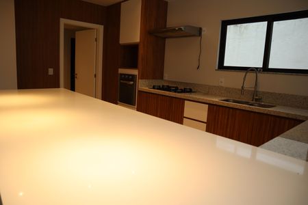 Casa de condomínio para alugar com 271m², 4 quartos e 3 vagascozinha