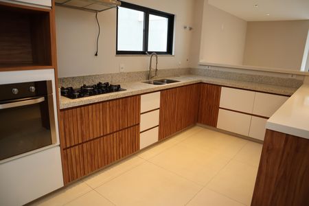 Casa de condomínio para alugar com 271m², 4 quartos e 3 vagascozinha