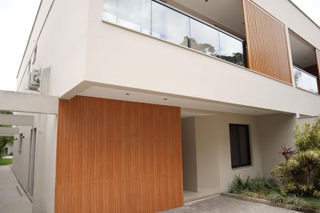 Casa de condomínio para alugar com 271m², 4 quartos e 3 vagasfachada