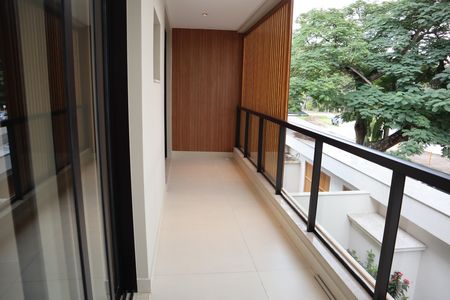 Casa de condomínio para alugar com 271m², 4 quartos e 3 vagasvaranda com acesso quarto 1 e 2