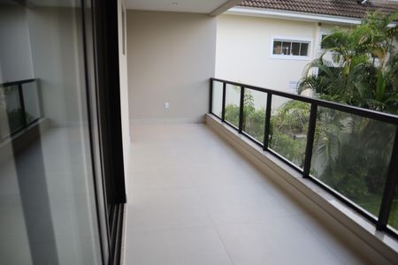 Casa de condomínio para alugar com 271m², 4 quartos e 3 vagasvaranda  com acesso ao quarto 4 