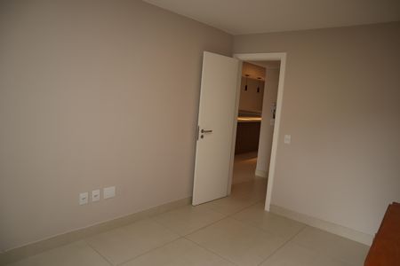 Casa de condomínio para alugar com 271m², 4 quartos e 3 vagasquarto escritorio