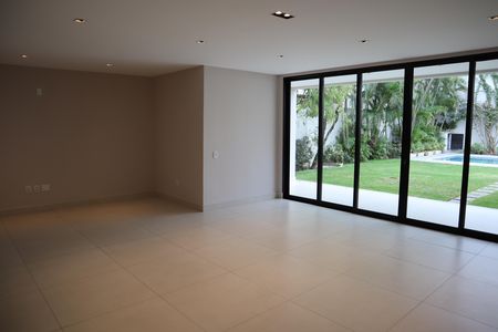 Casa de condomínio para alugar com 271m², 4 quartos e 3 vagassala
