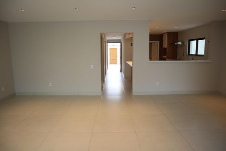 Casa de condomínio para alugar com 271m², 4 quartos e 3 vagassala