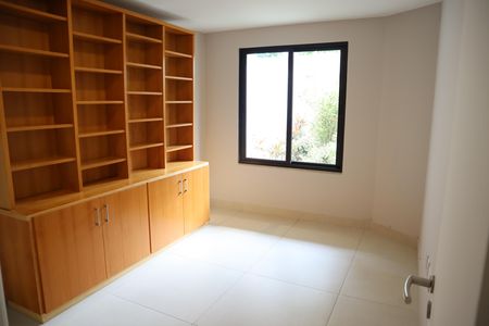Casa de condomínio para alugar com 271m², 4 quartos e 3 vagasquarto escritorio