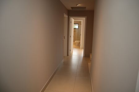 Casa de condomínio para alugar com 271m², 4 quartos e 3 vagascorredor