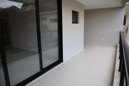 Casa de condomínio para alugar com 271m², 4 quartos e 3 vagasvaranda  com acesso quartto 3 e 4