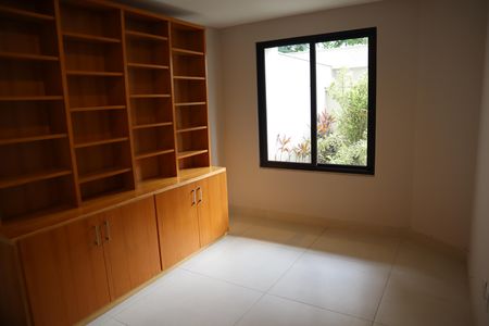 Casa de condomínio para alugar com 271m², 4 quartos e 3 vagasquarto escritorio 