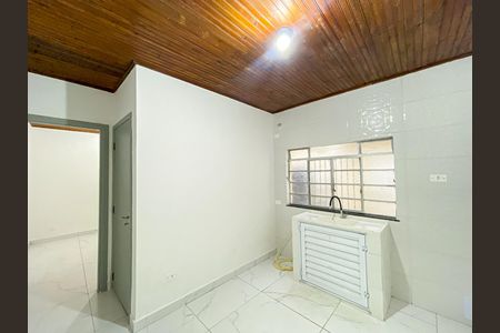 Cozinha de casa para alugar com 1 quarto, 24m² em Vila Pedra Branca, São Paulo