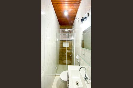 Banheiro de casa para alugar com 1 quarto, 24m² em Vila Pedra Branca, São Paulo