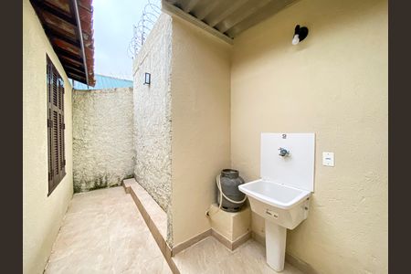 Casa para alugar com 24m², 1 quarto e sem vagaÁrea de Serviço