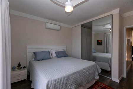 Casa de condomínio à venda com 200m², 4 quartos e 4 vagas Casa de condomínio à venda com 200m², 4 quartos e 4 vagasQUARTO Nº 1 - SUITE E CLOSET