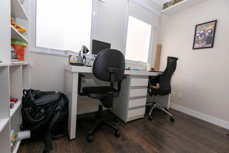 Casa de condomínio à venda com 200m², 4 quartos e 4 vagas Casa de condomínio à venda com 200m², 4 quartos e 4 vagasESCRITÓRIO