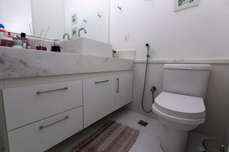 Casa de condomínio à venda com 200m², 4 quartos e 4 vagas Casa de condomínio à venda com 200m², 4 quartos e 4 vagasBANHEIRO QUARTO Nº 1 - SUITE