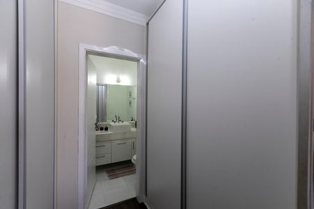 Casa de condomínio à venda com 200m², 4 quartos e 4 vagas Casa de condomínio à venda com 200m², 4 quartos e 4 vagasBANHEIRO QUARTO Nº 1 - SUITE