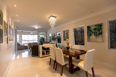 Casa de condomínio à venda com 200m², 4 quartos e 4 vagas Casa de condomínio à venda com 200m², 4 quartos e 4 vagasSALA PARA DOIS AMBIENTES