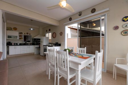 Casa de condomínio à venda com 200m², 4 quartos e 4 vagas Casa de condomínio à venda com 200m², 4 quartos e 4 vagasÁREA GOURMET