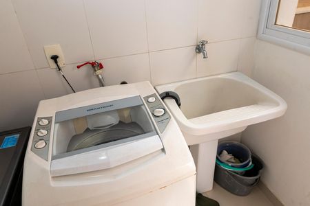 Casa de condomínio à venda com 200m², 4 quartos e 4 vagas Casa de condomínio à venda com 200m², 4 quartos e 4 vagasÁREA DE SERVIÇO