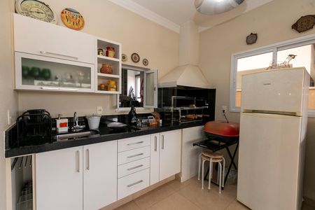 Casa de condomínio à venda com 200m², 4 quartos e 4 vagas Casa de condomínio à venda com 200m², 4 quartos e 4 vagasÁREA GOURMET