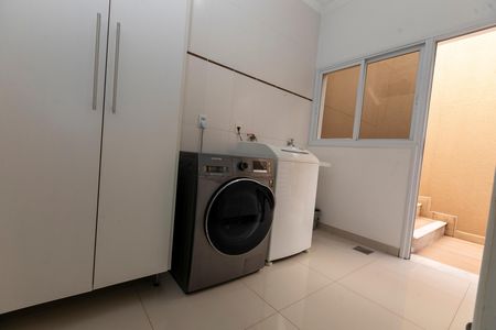 Casa de condomínio à venda com 200m², 4 quartos e 4 vagas Casa de condomínio à venda com 200m², 4 quartos e 4 vagasÁREA DE SERVIÇO