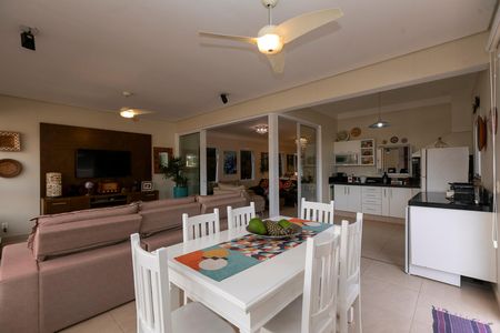 Casa de condomínio à venda com 200m², 4 quartos e 4 vagas Casa de condomínio à venda com 200m², 4 quartos e 4 vagasÁREA GOURMET