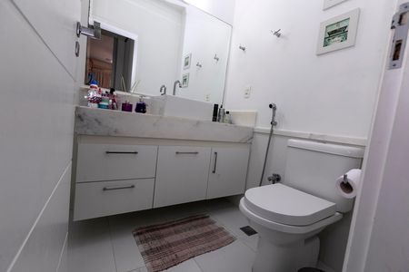 Casa de condomínio à venda com 200m², 4 quartos e 4 vagas Casa de condomínio à venda com 200m², 4 quartos e 4 vagasBANHEIRO QUARTO Nº 1 - SUITE