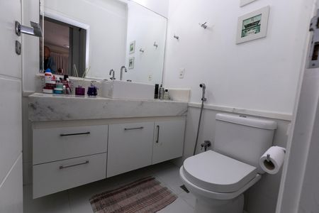 Casa de condomínio à venda com 200m², 4 quartos e 4 vagas Casa de condomínio à venda com 200m², 4 quartos e 4 vagasBANHEIRO QUARTO Nº 1 - SUITE