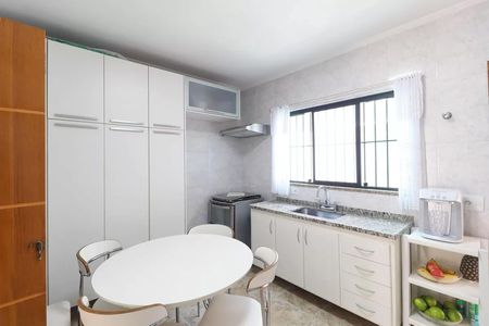 Casa de condomínio à venda com 116m², 3 quartos e 2 vagasBanheiro