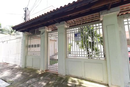 Casa de condomínio à venda com 116m², 3 quartos e 2 vagasFachada