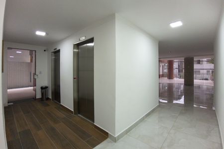 Apartamento para alugar com 74m², 2 quartos e 1 vaga Apartamento para alugar com 74m², 2 quartos e 1 vagaHall de entrada