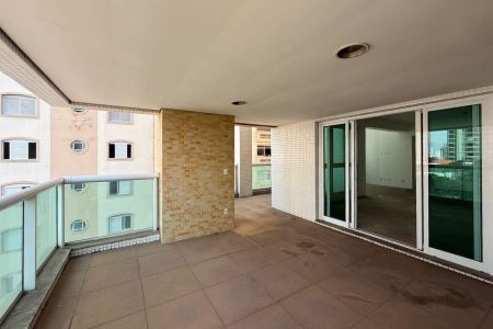 Apartamento à venda com 223m², 4 quartos e 4 vagas