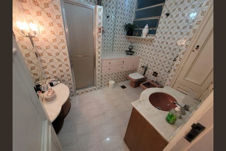 Apartamento à venda com 194m², 3 quartos e 1 vaga Apartamento à venda com 194m², 3 quartos e 1 vagaBanheiro 3