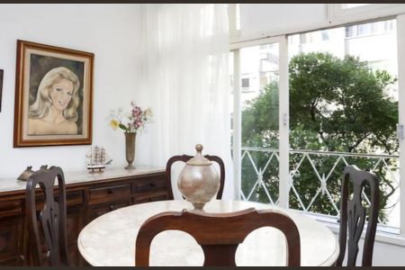 Apartamento à venda com 194m², 3 quartos e 1 vaga Apartamento à venda com 194m², 3 quartos e 1 vagaVaranda