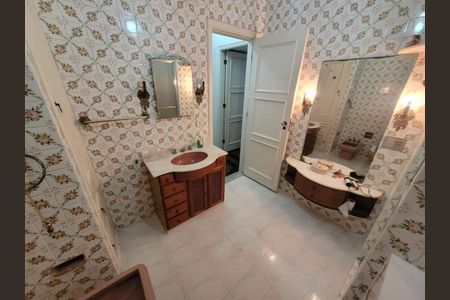 Apartamento à venda com 194m², 3 quartos e 1 vaga Apartamento à venda com 194m², 3 quartos e 1 vagaBanheiro 3
