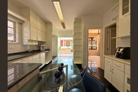 Casa à venda com 490m², 3 quartos e 4 vagas