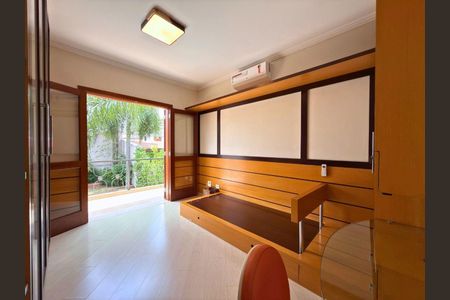Casa à venda com 490m², 3 quartos e 4 vagas