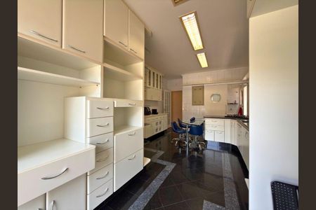 Casa à venda com 490m², 3 quartos e 4 vagas