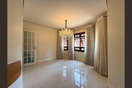 Casa à venda com 490m², 3 quartos e 4 vagas