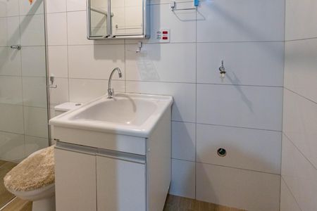 Banheiro  de kitnet/studio para alugar com 1 quarto, 19m² em Campanário, Diadema
