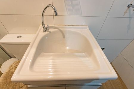 Banheiro  de kitnet/studio para alugar com 1 quarto, 19m² em Campanário, Diadema