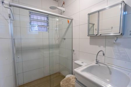 Banheiro  de kitnet/studio para alugar com 1 quarto, 19m² em Campanário, Diadema