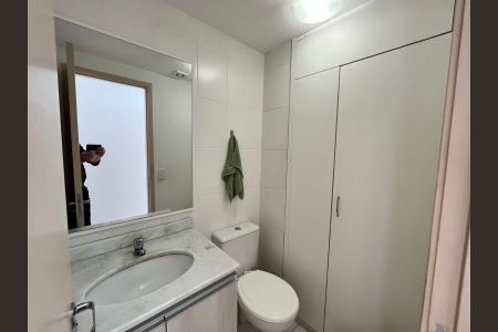 Apartamento à venda com 51m², 2 quartos e 1 vaga Apartamento à venda com 51m², 2 quartos e 1 vagaBanheiro
