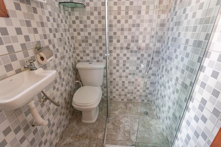 Banheiro  de kitnet/studio para alugar com 1 quarto, 24m² em Campanário, Diadema