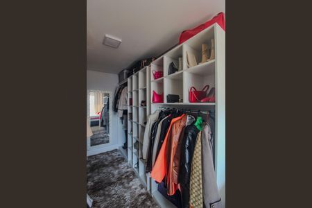 Apartamento à venda com 98m², 2 quartos e sem vaga Apartamento à venda com 98m², 2 quartos e sem vagaCloset