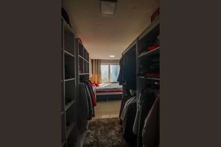 Apartamento à venda com 98m², 2 quartos e sem vaga Apartamento à venda com 98m², 2 quartos e sem vagaCloset